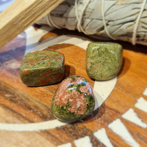 unakite crystal. unakite tumble. tumbled unakite, pink and green crystal